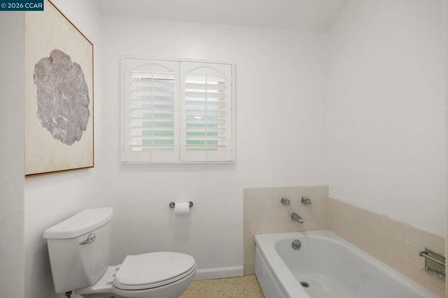 425 Roanoke Dr, Martinez, CA 94553