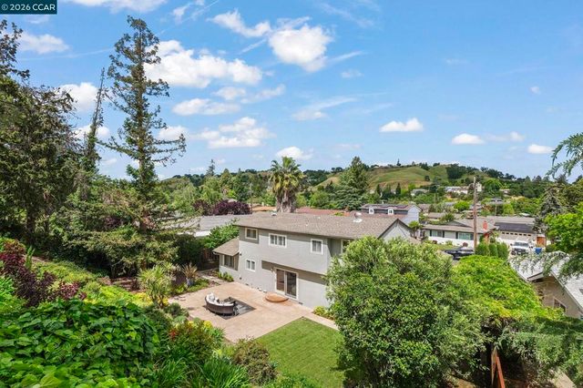 425 Roanoke Dr, Martinez, CA 94553