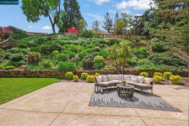 425 Roanoke Dr, Martinez, CA 94553