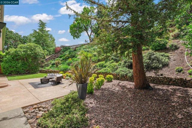 425 Roanoke Dr, Martinez, CA 94553