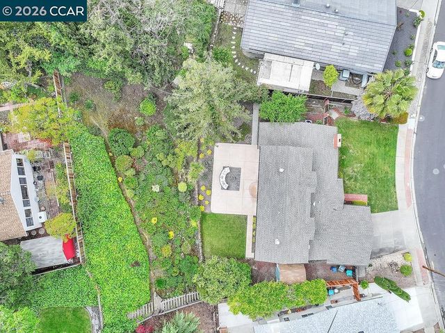 425 Roanoke Dr, Martinez, CA 94553