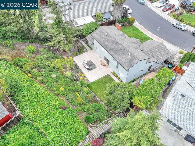 425 Roanoke Dr, Martinez, CA 94553