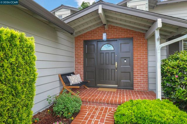 425 Roanoke Dr, Martinez, CA 94553