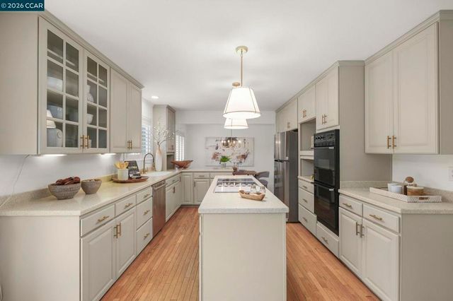 425 Roanoke Dr, Martinez, CA 94553