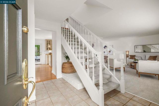 425 Roanoke Dr, Martinez, CA 94553