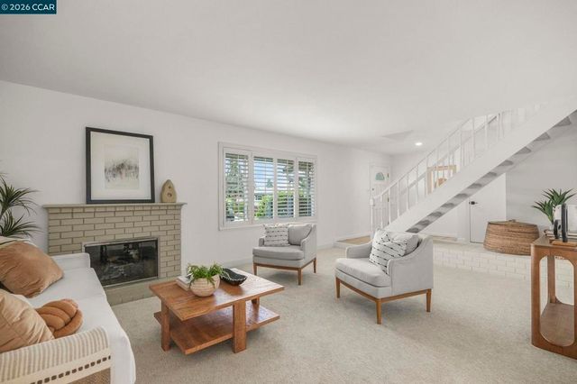 425 Roanoke Dr, Martinez, CA 94553