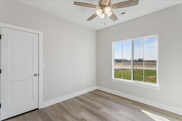 1510 E Appleton St, Valley Center, KS 67147