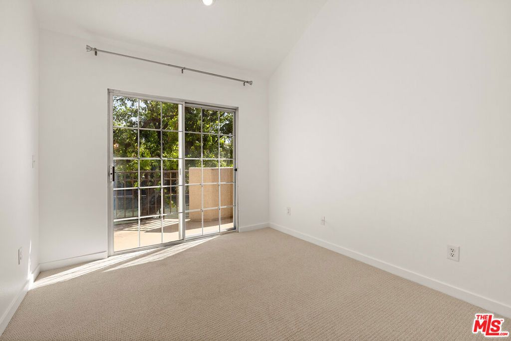 Image 10 of property listing at 24119 Del Monte Drive 56, Santa Clarita, CA 91355