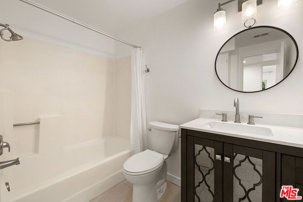 Image 11 of property listing at 24119 Del Monte Drive 56, Santa Clarita, CA 91355