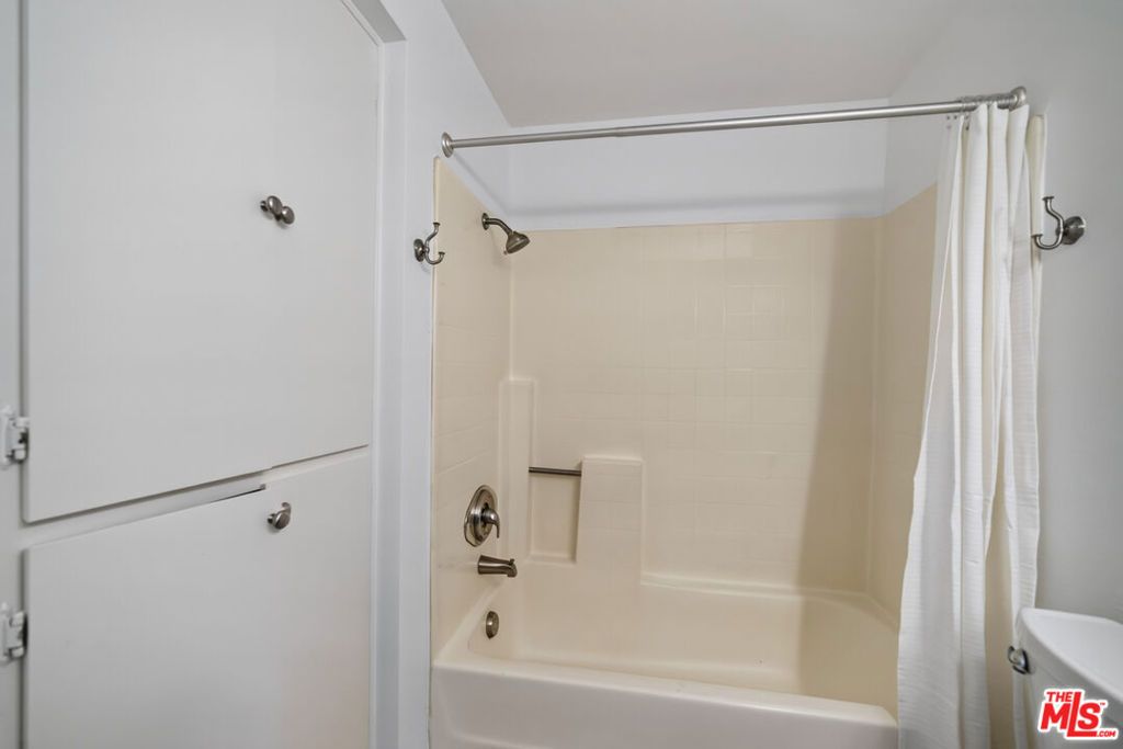 Image 12 of property listing at 24119 Del Monte Drive 56, Santa Clarita, CA 91355
