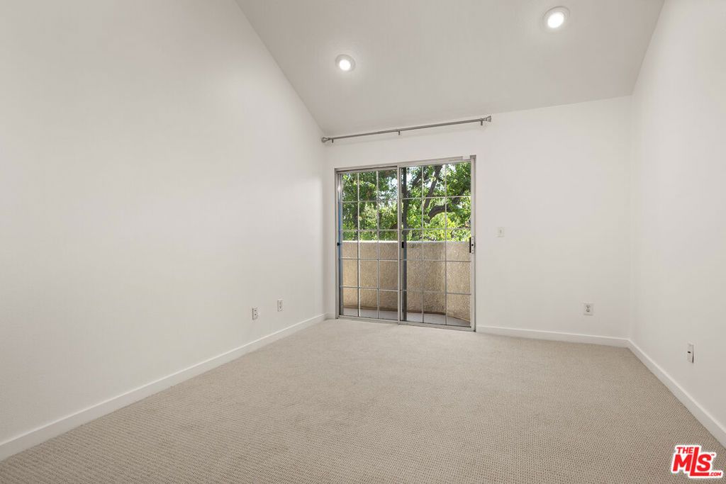 Image 13 of property listing at 24119 Del Monte Drive 56, Santa Clarita, CA 91355