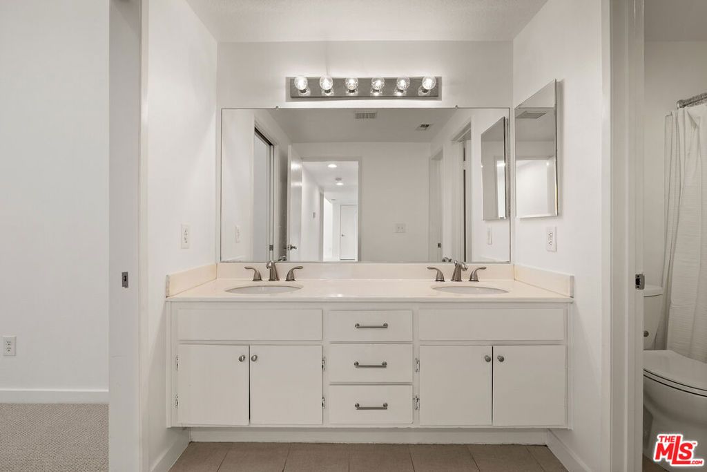 Image 15 of property listing at 24119 Del Monte Drive 56, Santa Clarita, CA 91355