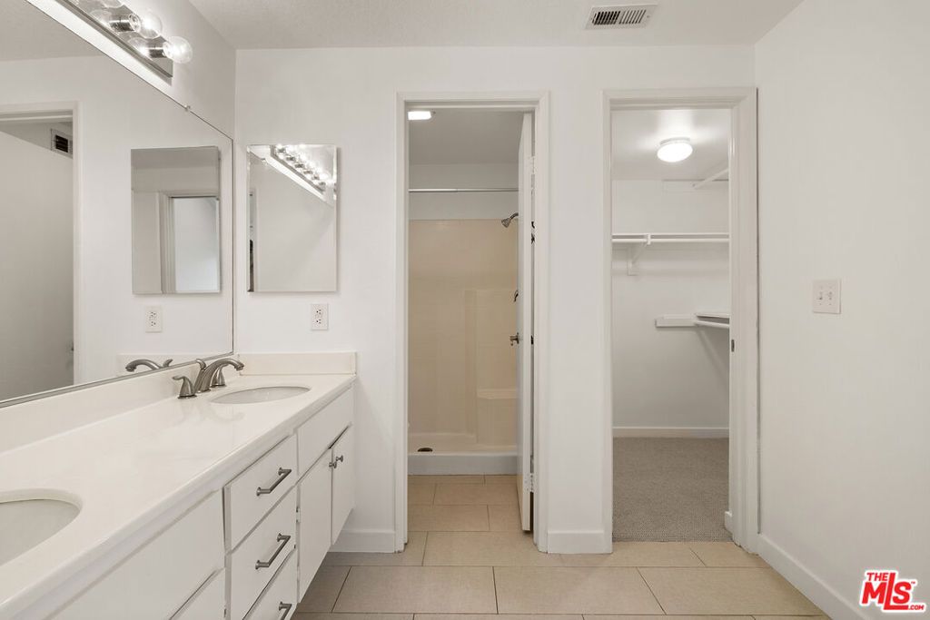 Image 16 of property listing at 24119 Del Monte Drive 56, Santa Clarita, CA 91355