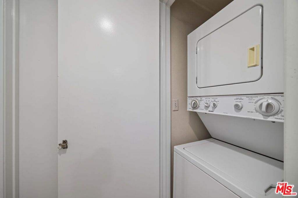 Image 18 of property listing at 24119 Del Monte Drive 56, Santa Clarita, CA 91355