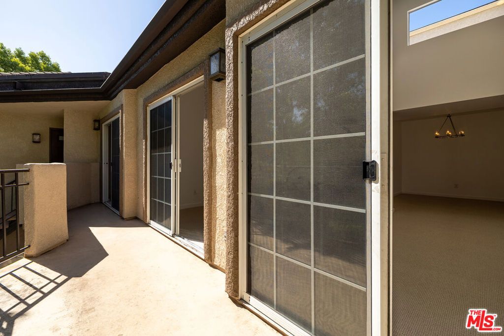 Image 20 of property listing at 24119 Del Monte Drive 56, Santa Clarita, CA 91355