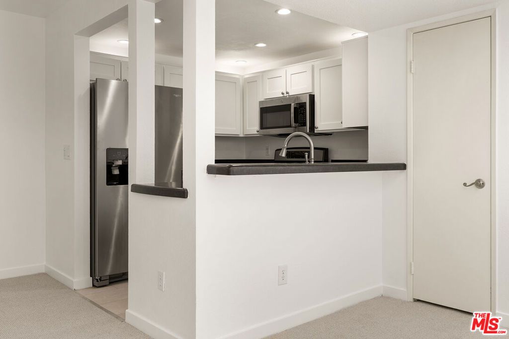 Image 5 of property listing at 24119 Del Monte Drive 56, Santa Clarita, CA 91355