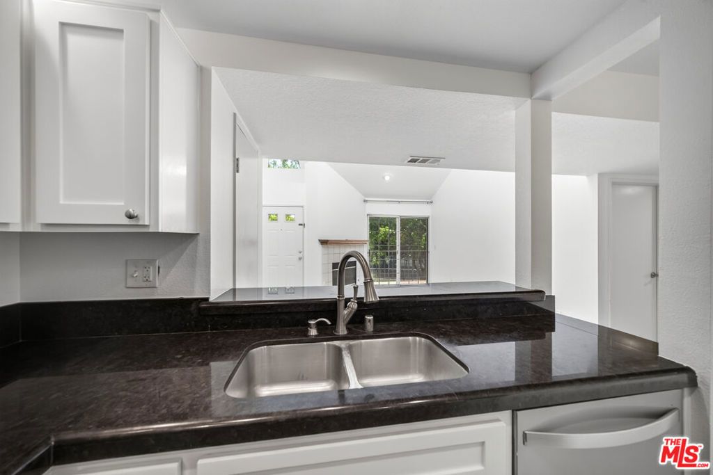 Image 6 of property listing at 24119 Del Monte Drive 56, Santa Clarita, CA 91355
