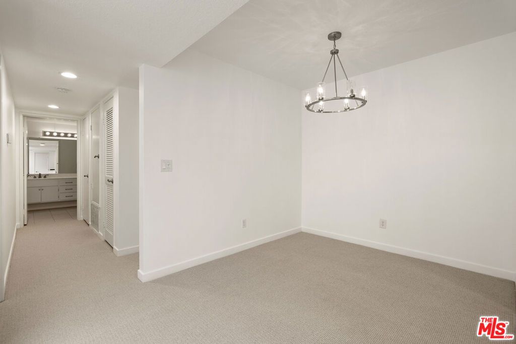 Image 9 of property listing at 24119 Del Monte Drive 56, Santa Clarita, CA 91355