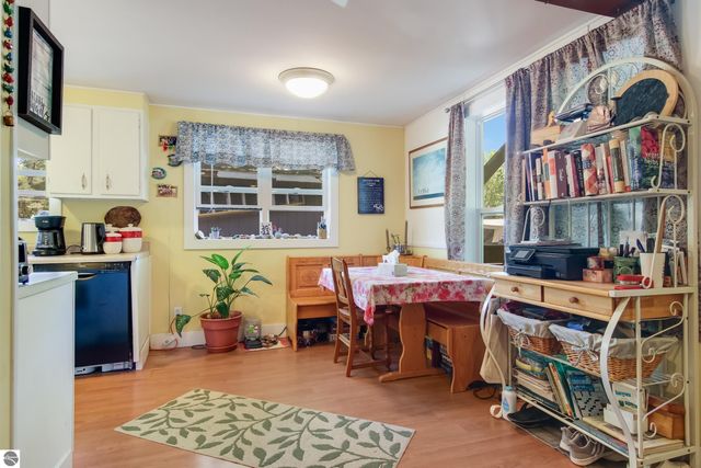 6033 Aarwood Road, Rapid City, MI 49676