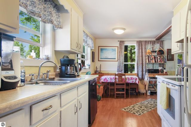 6033 Aarwood Road, Rapid City, MI 49676