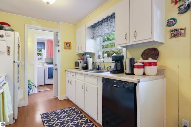 6033 Aarwood Road, Rapid City, MI 49676