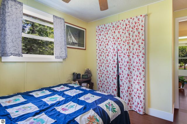 6033 Aarwood Road, Rapid City, MI 49676