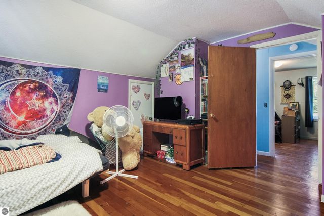 6033 Aarwood Road, Rapid City, MI 49676