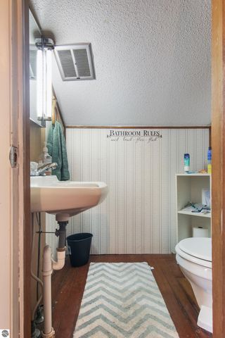 6033 Aarwood Road, Rapid City, MI 49676