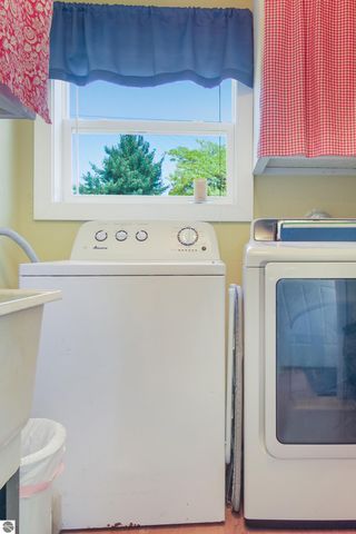 6033 Aarwood Road, Rapid City, MI 49676