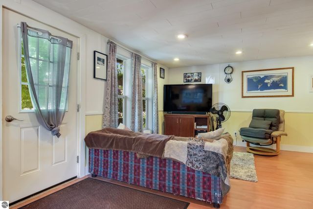 6033 Aarwood Road, Rapid City, MI 49676