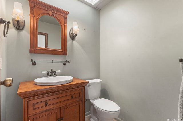 98-1528 Kaonohi Street, Aiea, HI 96701