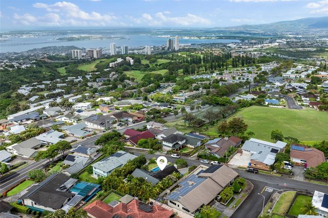 98-1528 Kaonohi Street, Aiea, HI 96701