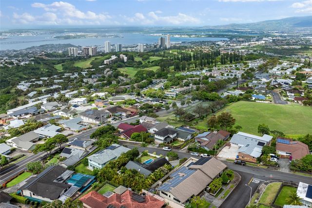 98-1528 Kaonohi Street, Aiea, HI 96701