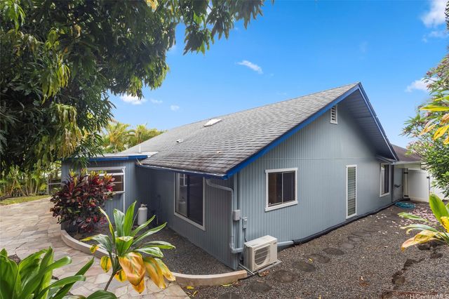 98-1528 Kaonohi Street, Aiea, HI 96701