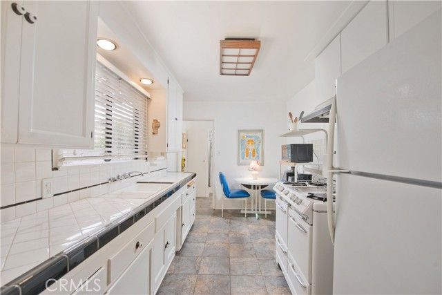 6631 Densmore Avenue, Los Angeles, CA 91406