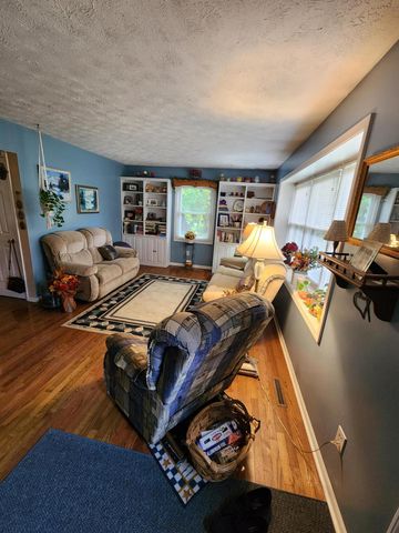 936 James Street, Plainwell, MI 49080