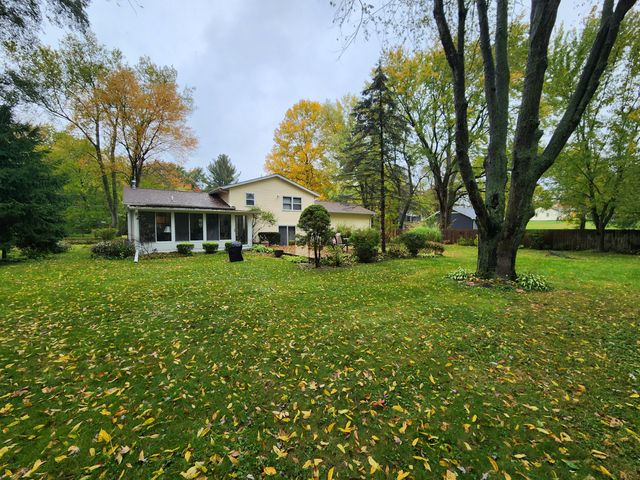 936 James Street, Plainwell, MI 49080