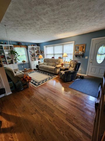 936 James Street, Plainwell, MI 49080