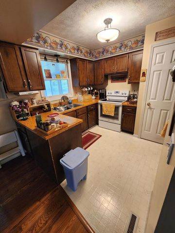 936 James Street, Plainwell, MI 49080