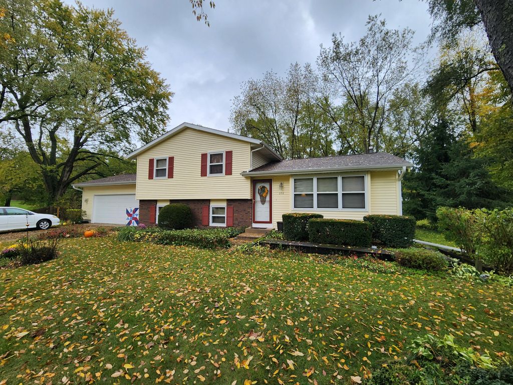 936 James Street, Plainwell, MI 49080