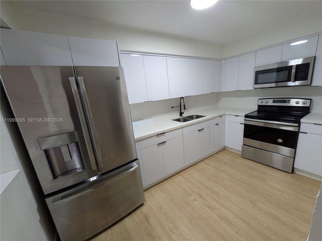 7022 SW 19th Ct, North Lauderdale, FL 33068