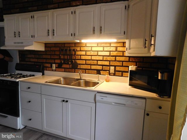 964 NEW HOLLAND RD, Reading, PA 19607