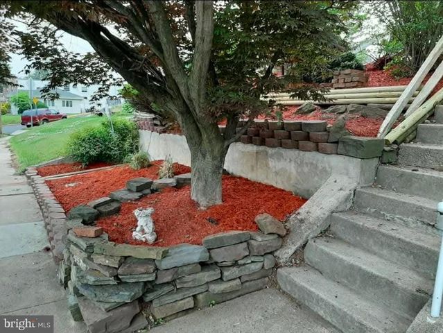 964 NEW HOLLAND RD, Reading, PA 19607