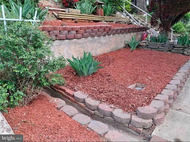 964 NEW HOLLAND RD, Reading, PA 19607