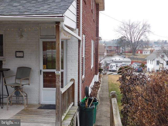 964 NEW HOLLAND RD, Reading, PA 19607