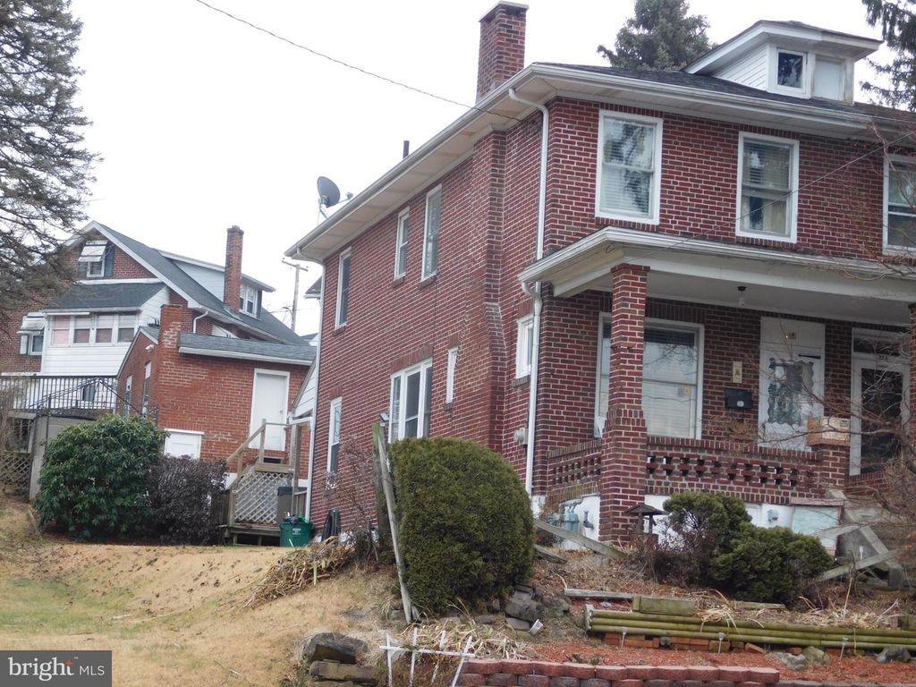 964 NEW HOLLAND RD, Reading, PA 19607