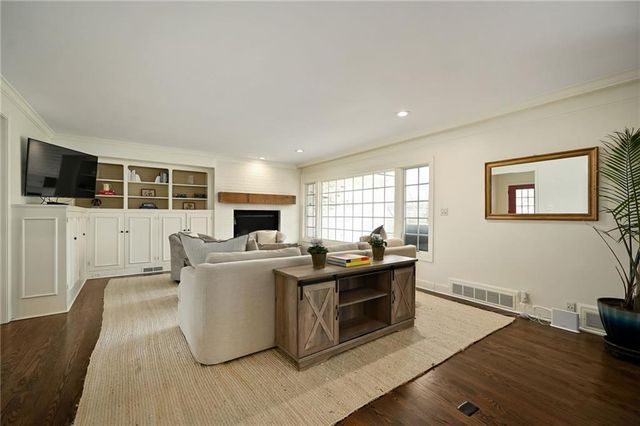 2521 W 65th Street, Mission Hills, KS 66208