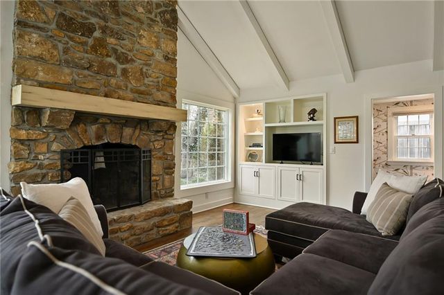 2521 W 65th Street, Mission Hills, KS 66208