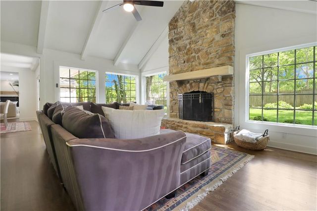 2521 W 65th Street, Mission Hills, KS 66208