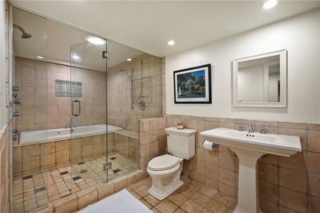2521 W 65th Street, Mission Hills, KS 66208